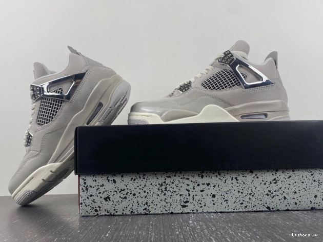 4  Jordan AQ9129-001 Moments Retro  Frozen 0822